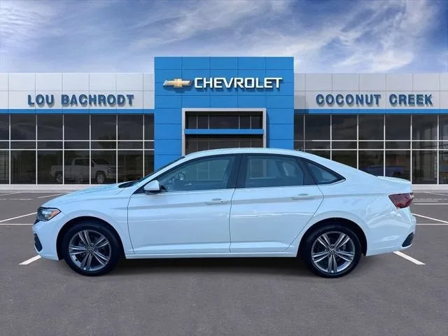 2024 Volkswagen Jetta SE photo 5