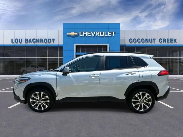 2023 Toyota Corolla Cross XLE photo 5