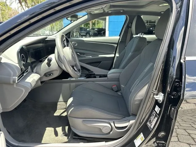 2025 Hyundai Elantra SEL Convenience photo 30
