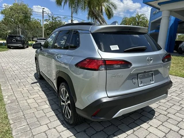 2023 Toyota Corolla Cross XLE photo 34