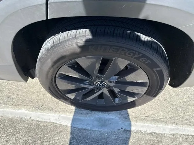 2022 Volkswagen Taos S photo 17