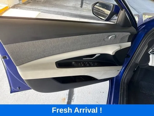 2025 Hyundai Elantra Hybrid Limited photo 12