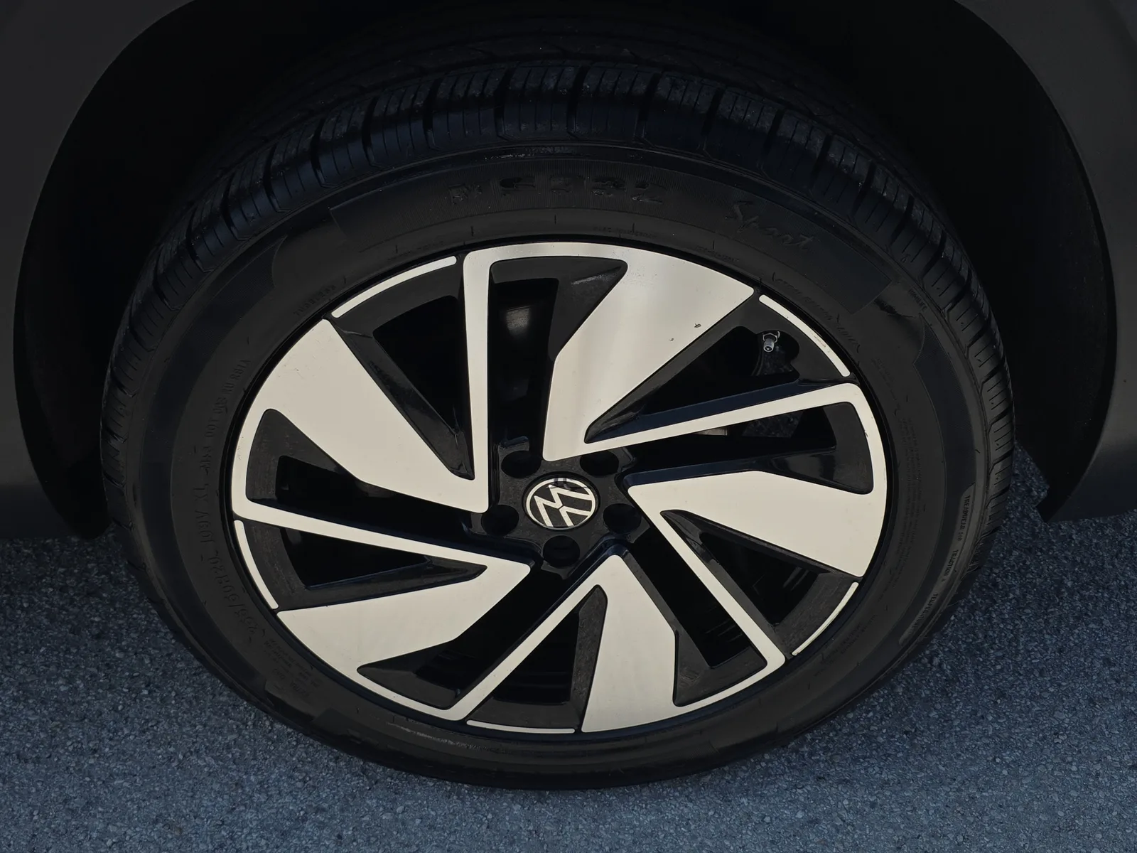 2024 Volkswagen Atlas 2.0T SE w/Technology photo 13