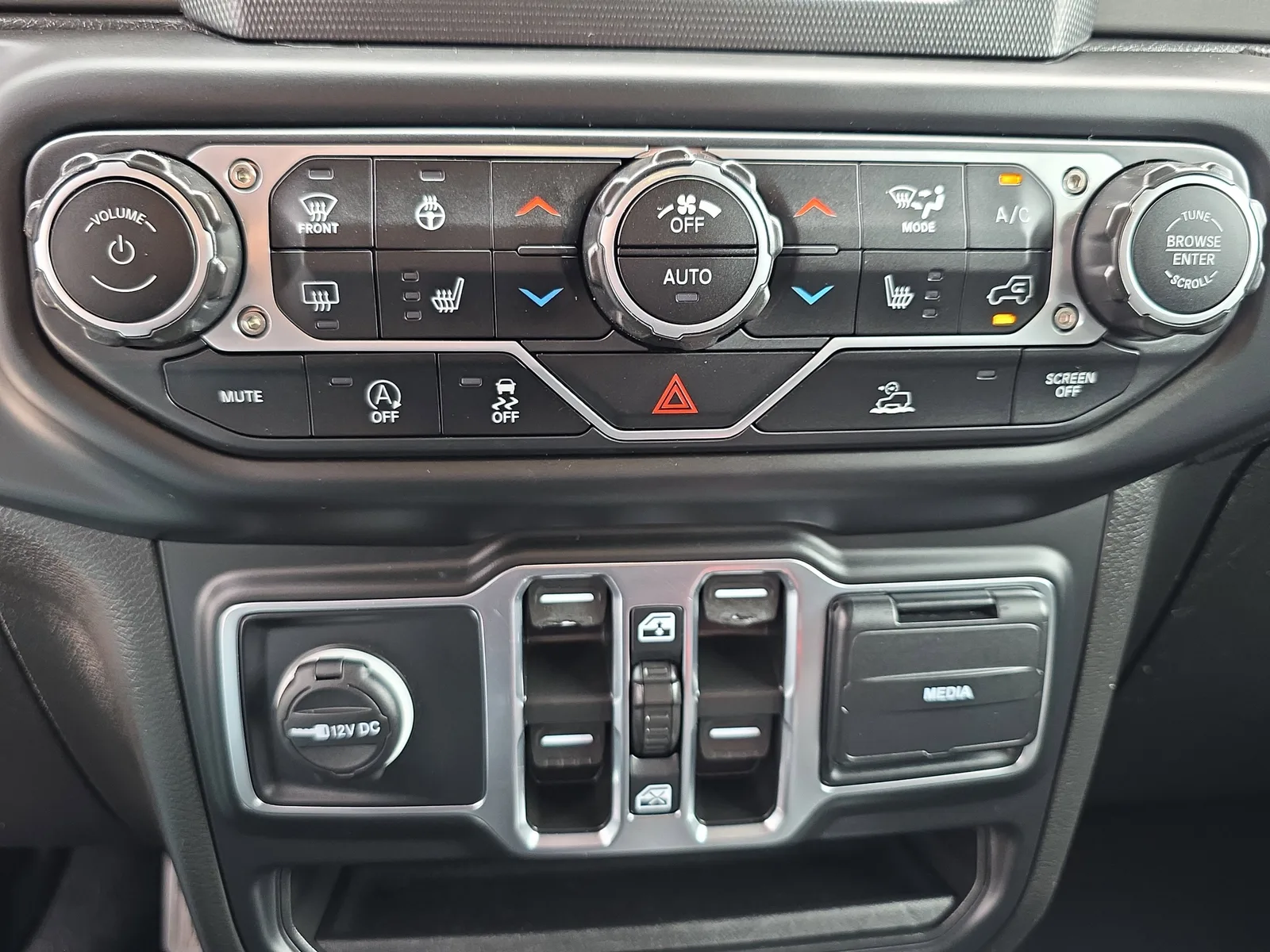 2023 Jeep Wrangler Sport S photo 31