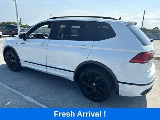 2023 Volkswagen Tiguan SE R-Line Black photo 15