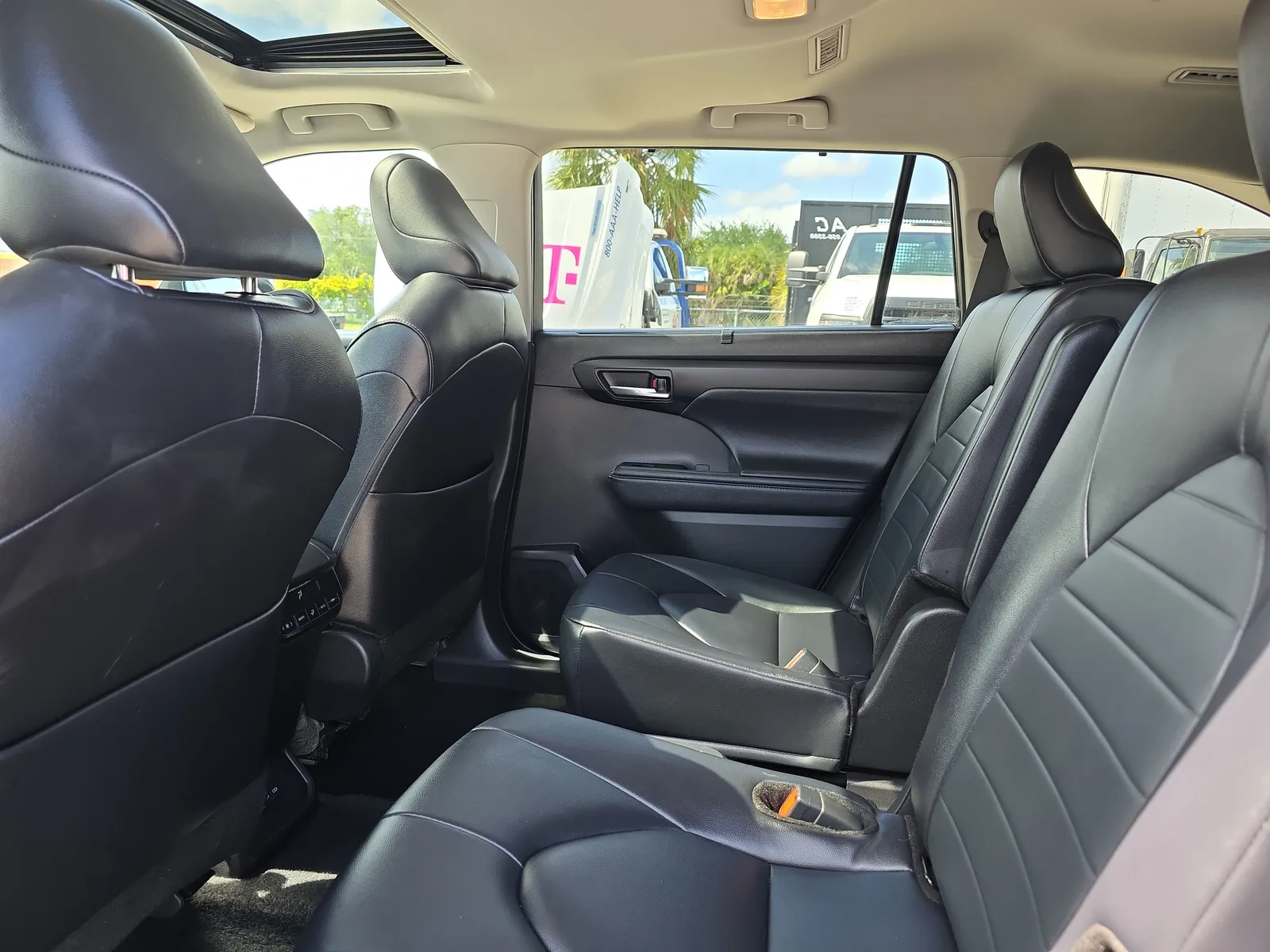 2024 Toyota Highlander LE photo 16