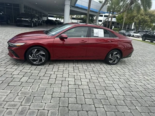 2025 Hyundai Elantra SEL Convenience photo 31