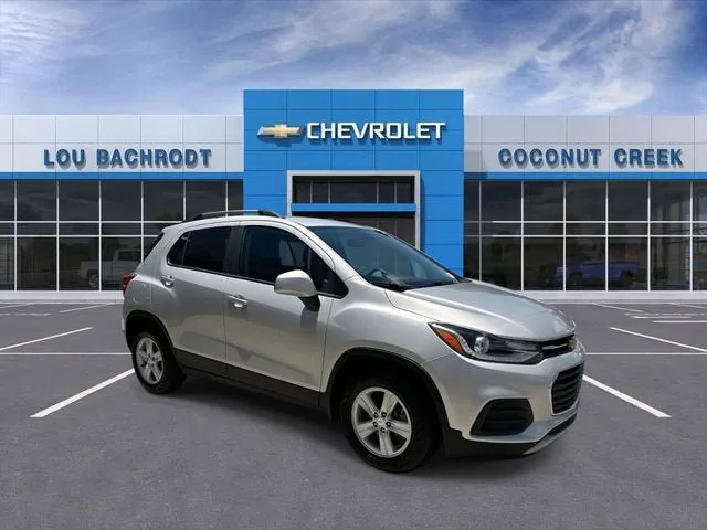 2022 Chevrolet Trax LT photo 2
