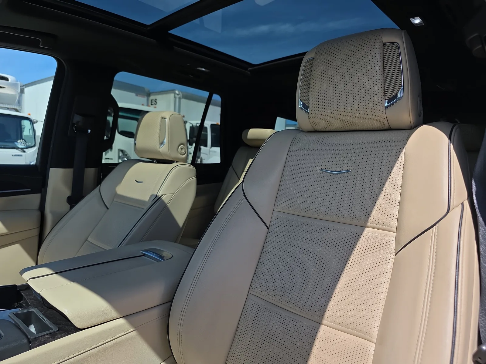 2023 Cadillac Escalade Premium Luxury photo 26