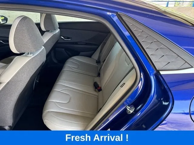 2025 Hyundai Elantra Hybrid Limited photo 3