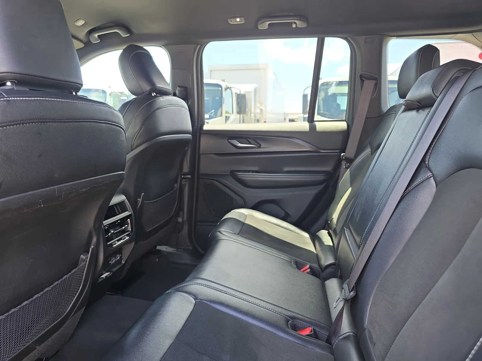 2024 Jeep Grand Cherokee Altitude photo 15