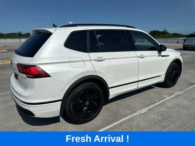 2023 Volkswagen Tiguan SE R-Line Black photo 14