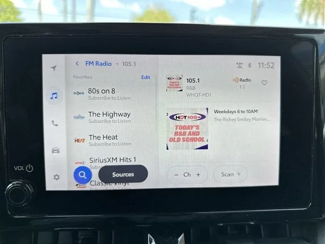 2023 Toyota Corolla Cross XLE photo 25