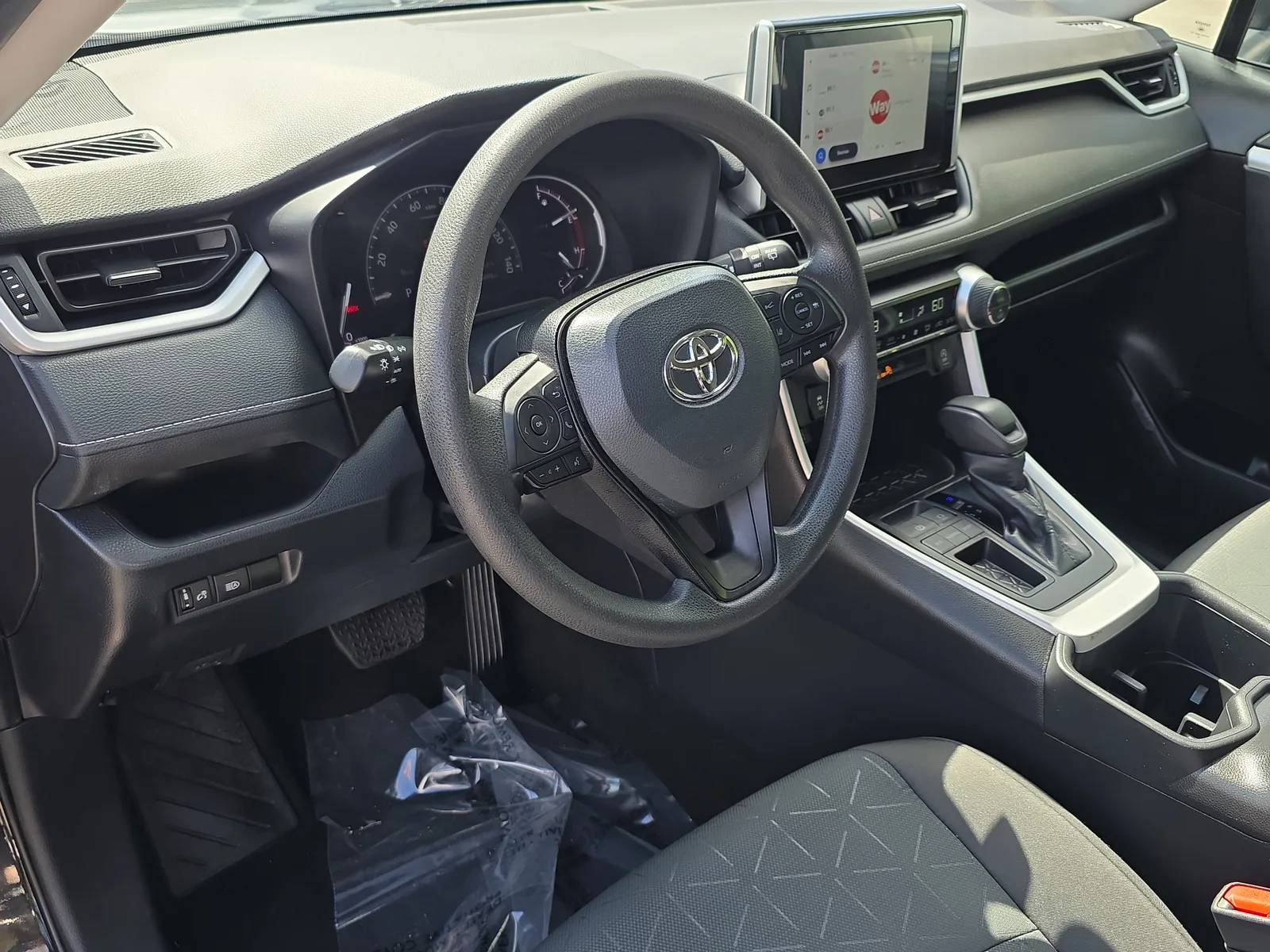 2024 Toyota RAV4 XLE photo 26