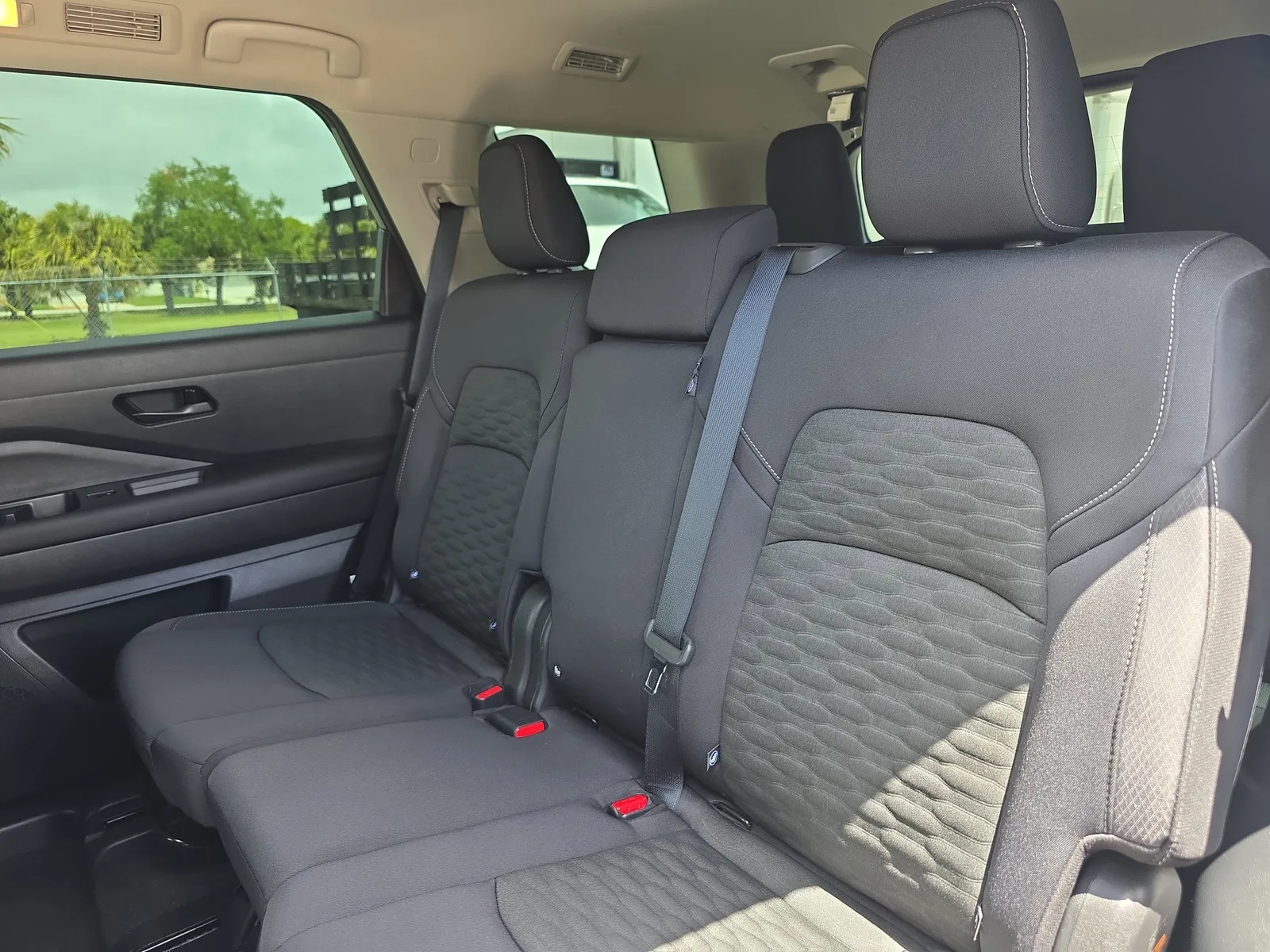 2024 Nissan Pathfinder S photo 15