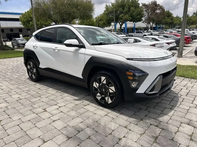2025 Hyundai Kona SEL photo 16