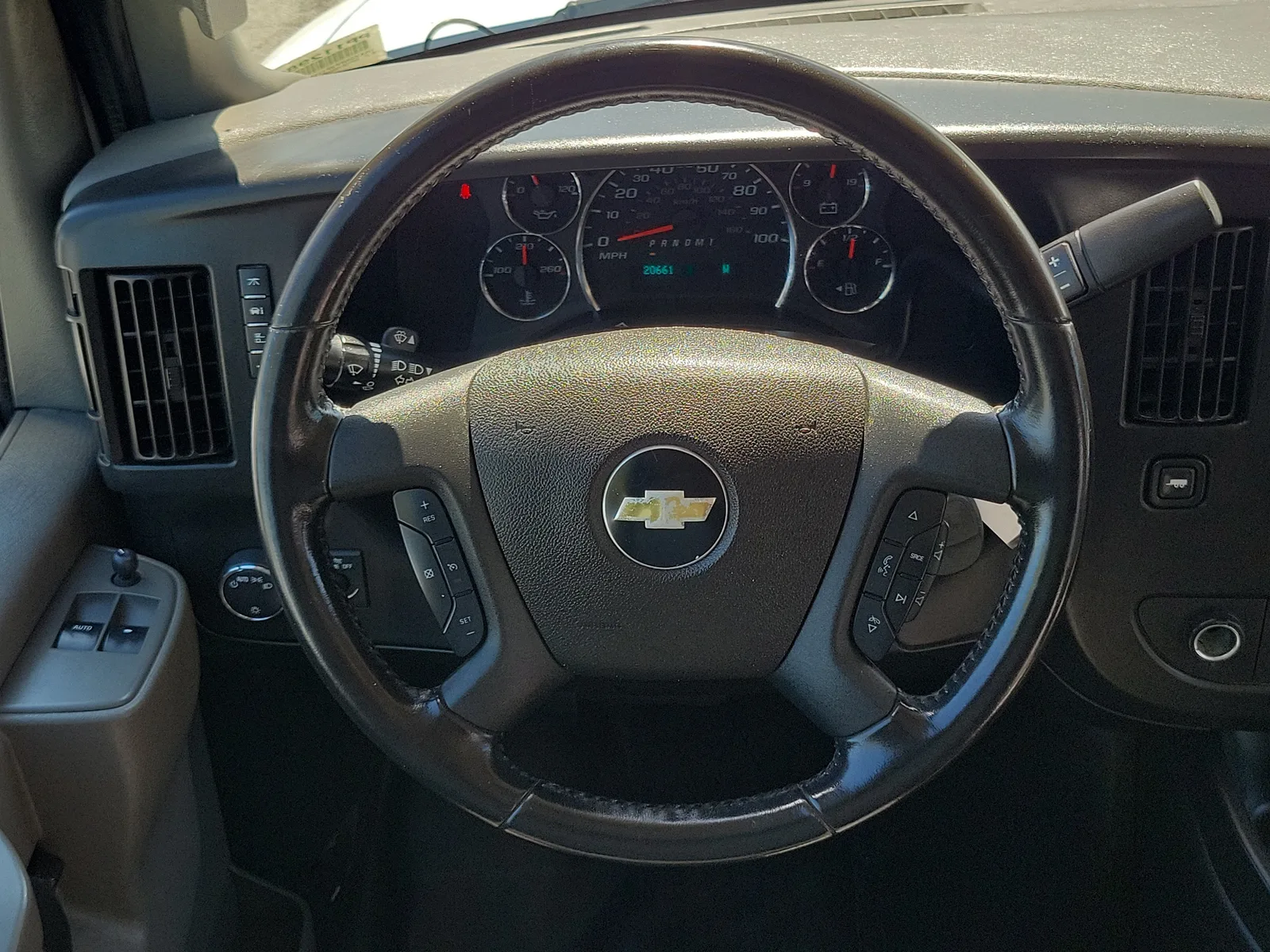 2023 Chevrolet Express Passenger 3500 1LS photo 20
