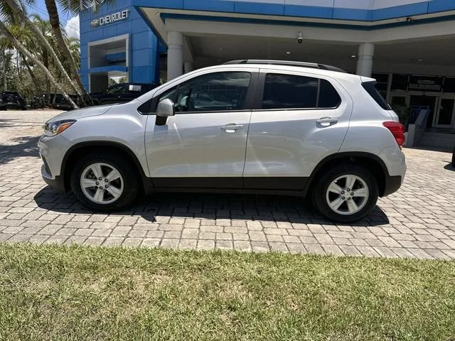 2022 Chevrolet Trax LT photo 32