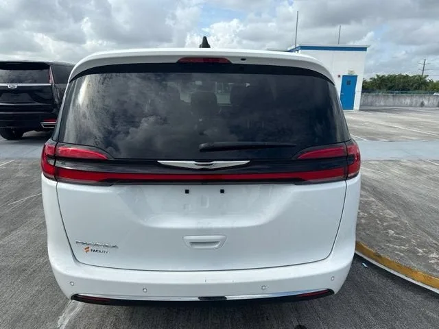 2024 Chrysler Pacifica Touring photo 16