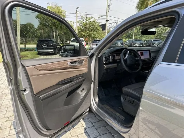 2024 Volkswagen Atlas 2.0T SEL photo 22