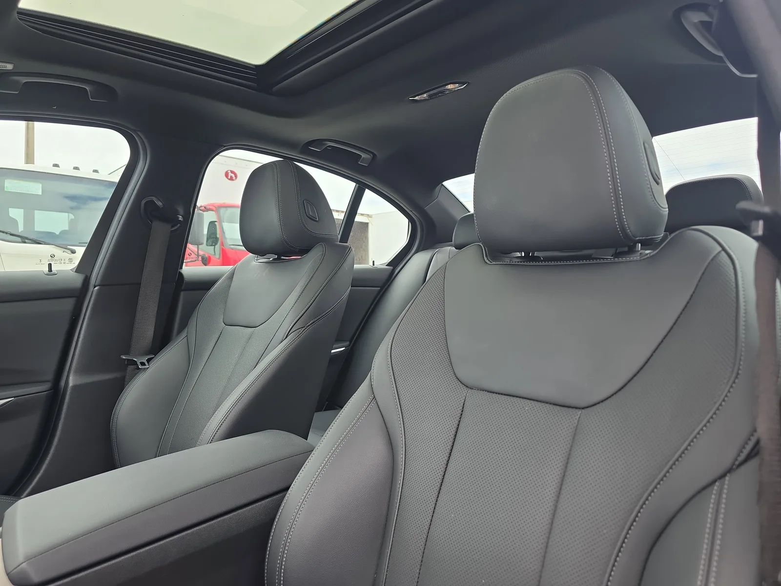 2025 BMW 3 Series 330i xDrive photo 28