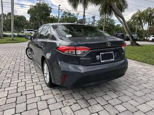 2023 Toyota Corolla LE photo 12