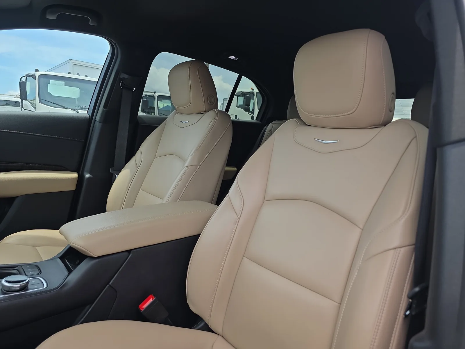 2025 Cadillac XT4 Premium Luxury photo 25