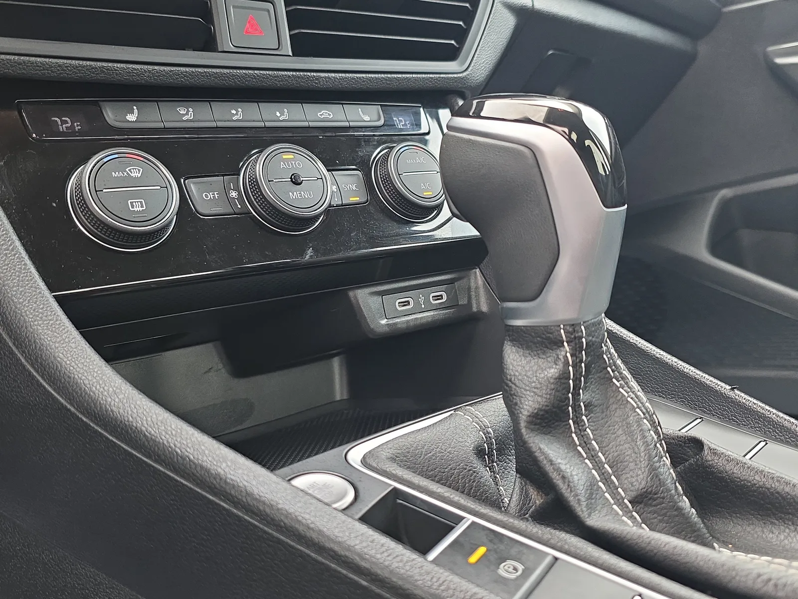 2024 Volkswagen Jetta SE photo 32