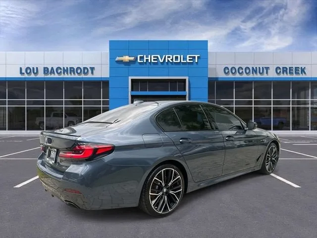 2023 BMW 5 Series 530i photo 8