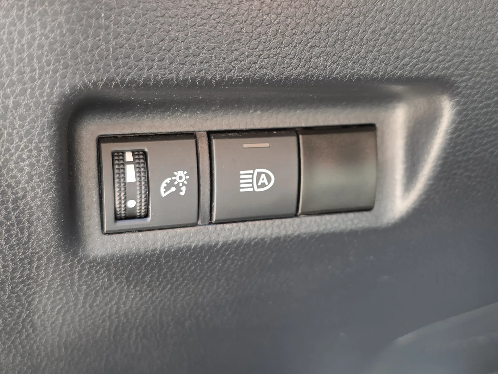 2024 Toyota RAV4 XLE photo 25