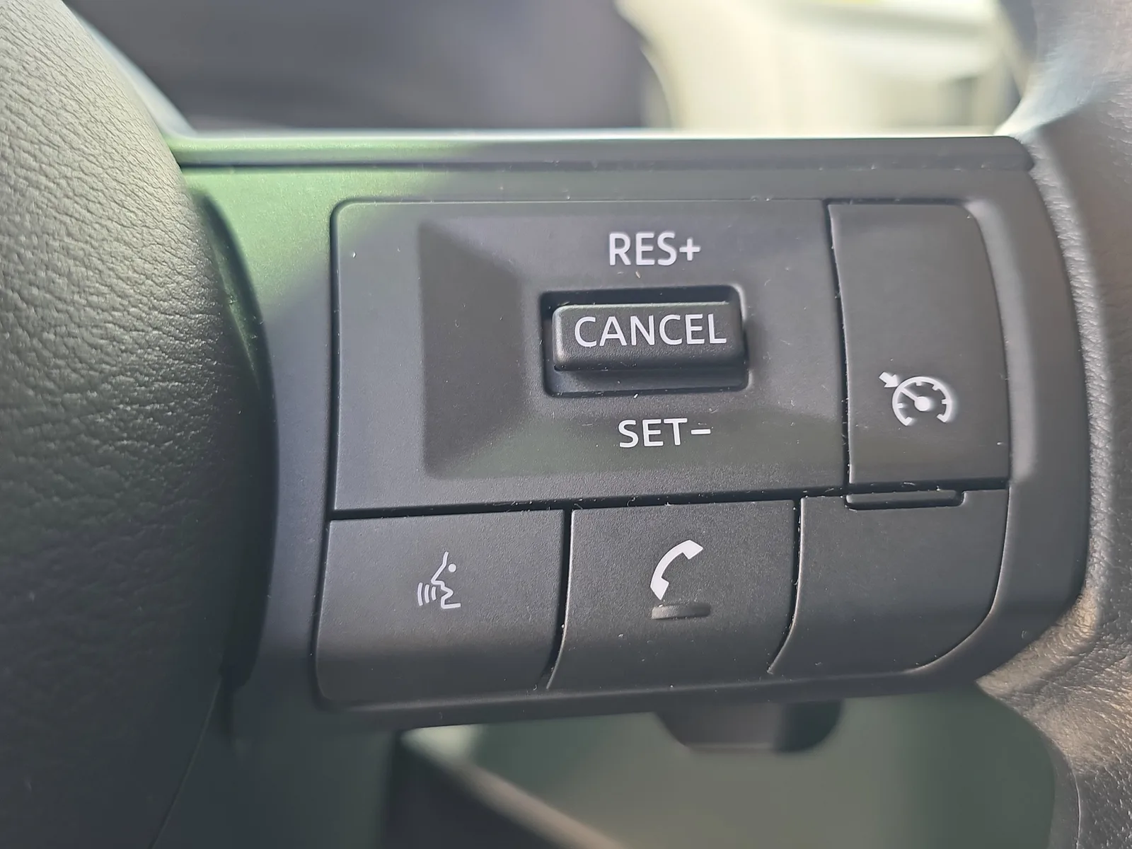 2024 Nissan Pathfinder S photo 30