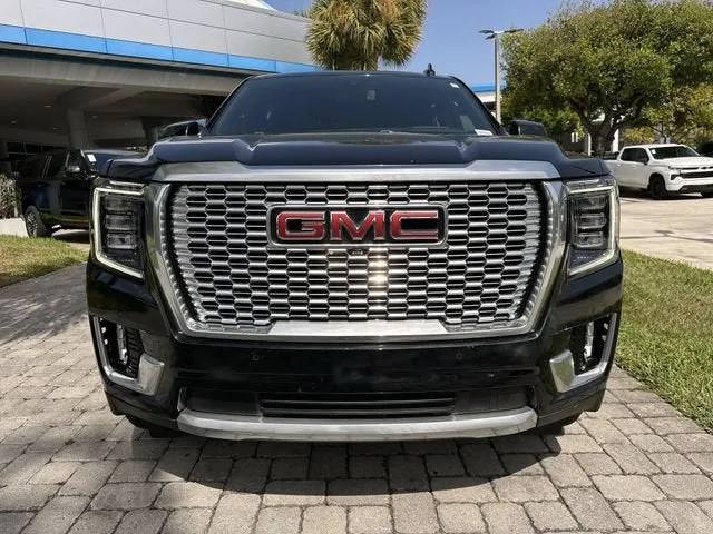 2023 GMC Yukon XL Denali photo 19