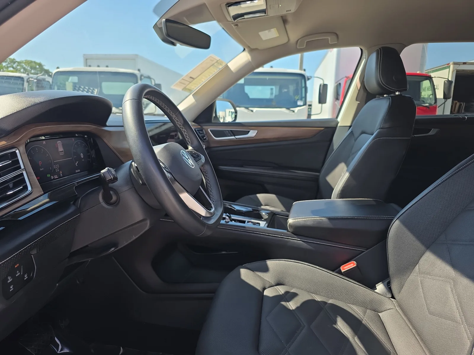 2024 Volkswagen Atlas 2.0T SE w/Technology photo 24