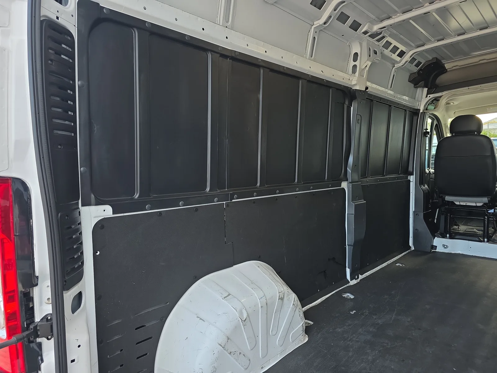 2025 RAM ProMaster Cargo Van Tradesman photo 13