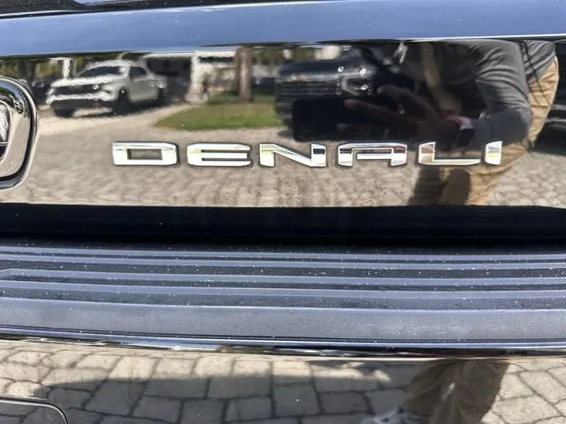 2023 GMC Yukon XL Denali photo 38