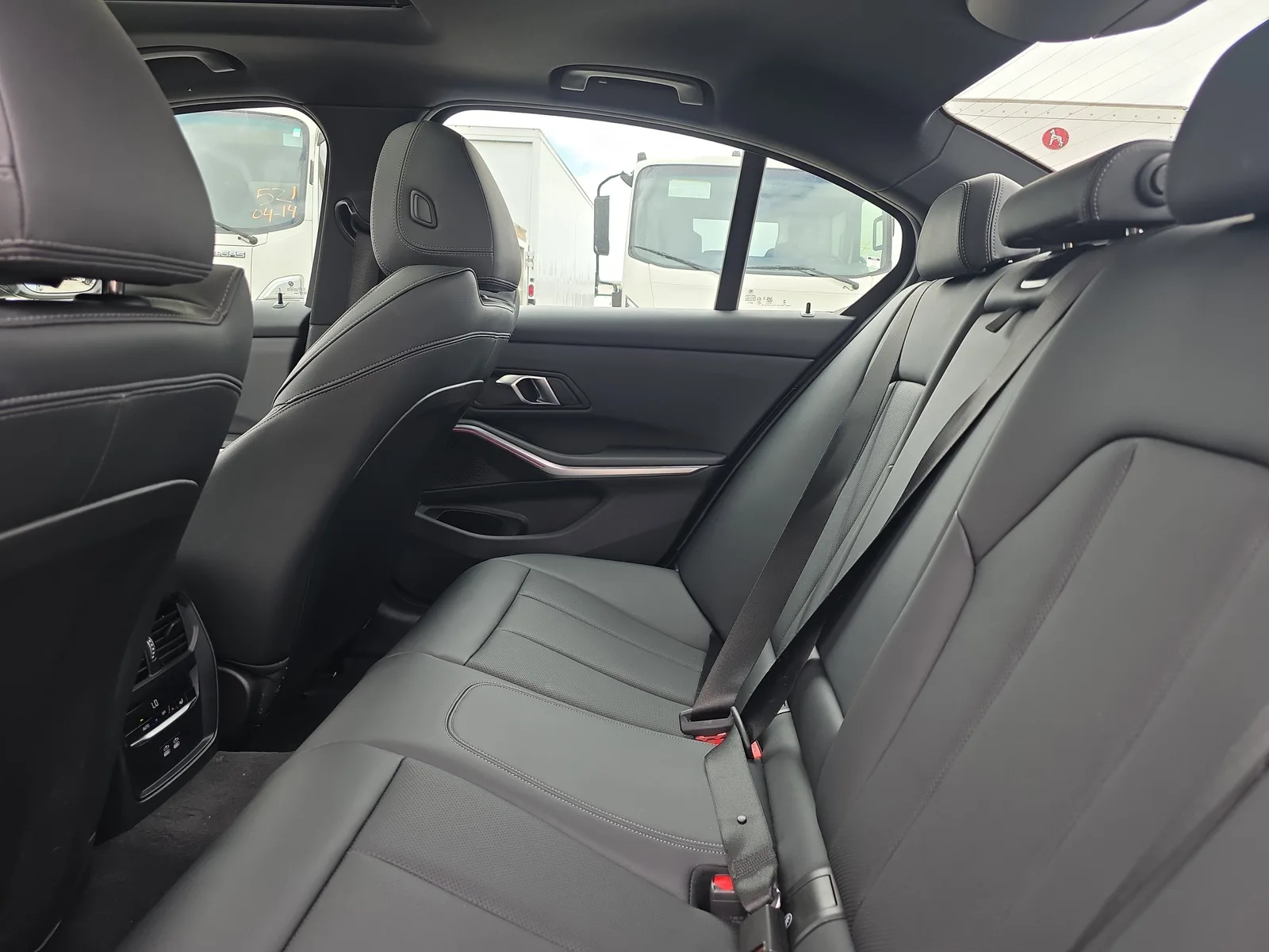 2025 BMW 3 Series 330i xDrive photo 16