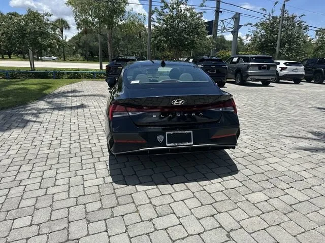 2025 Hyundai Elantra SEL Convenience photo 33