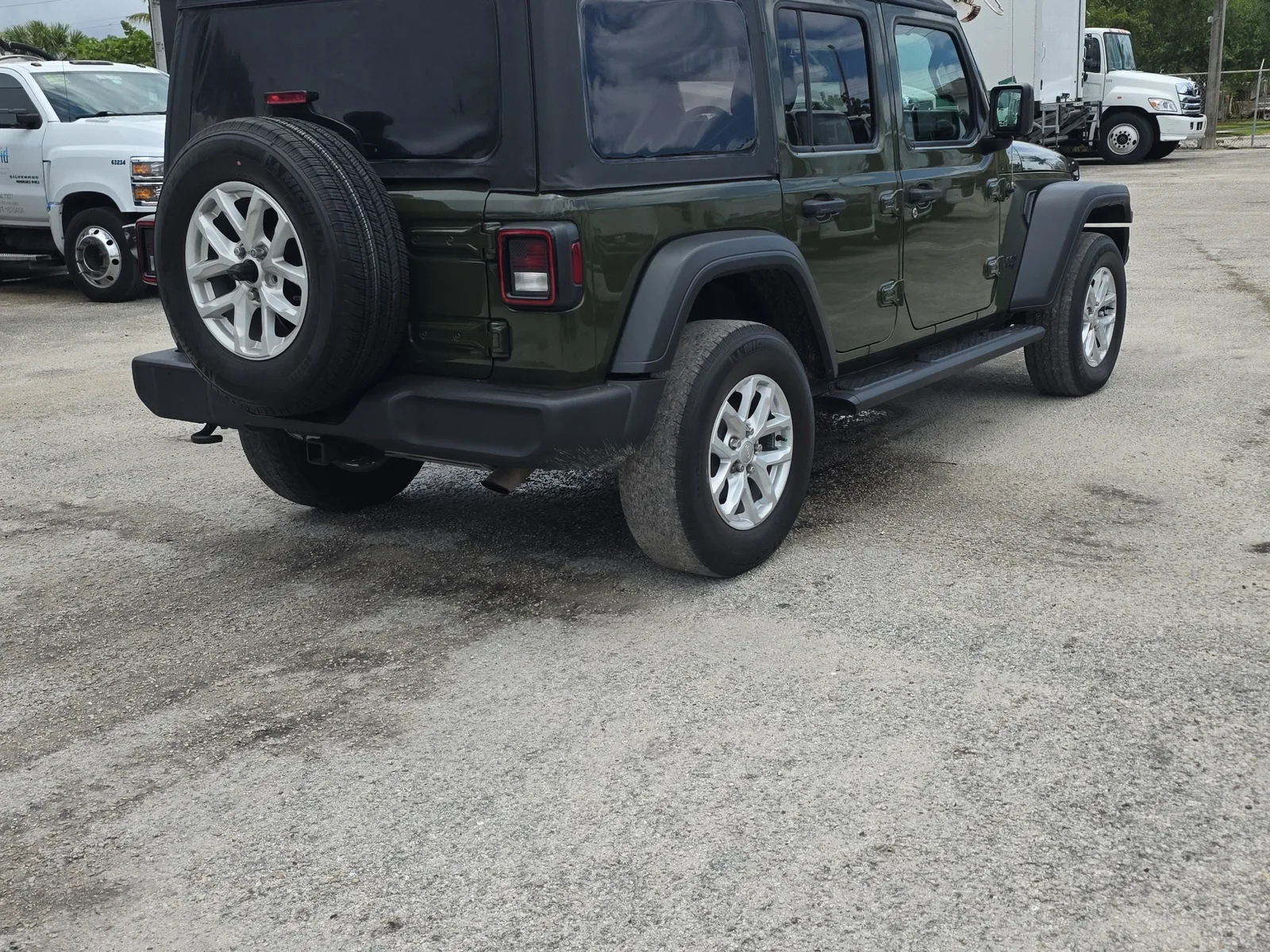 2023 Jeep Wrangler Sport S photo 7