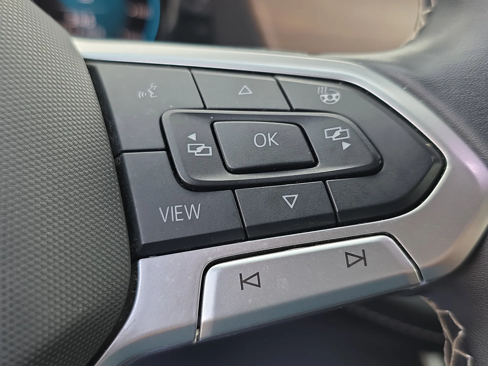 2024 Volkswagen Atlas 2.0T SE w/Technology photo 29