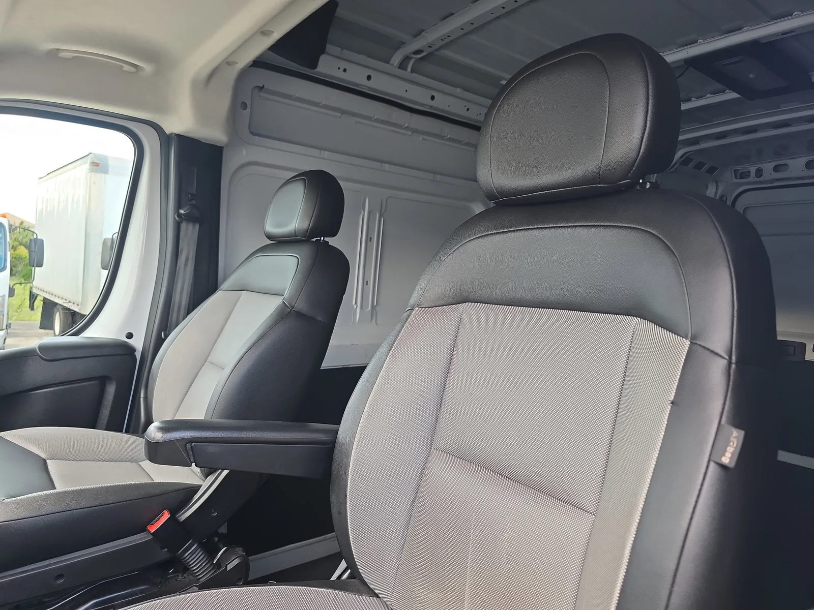 2025 RAM ProMaster Cargo Van Tradesman photo 22