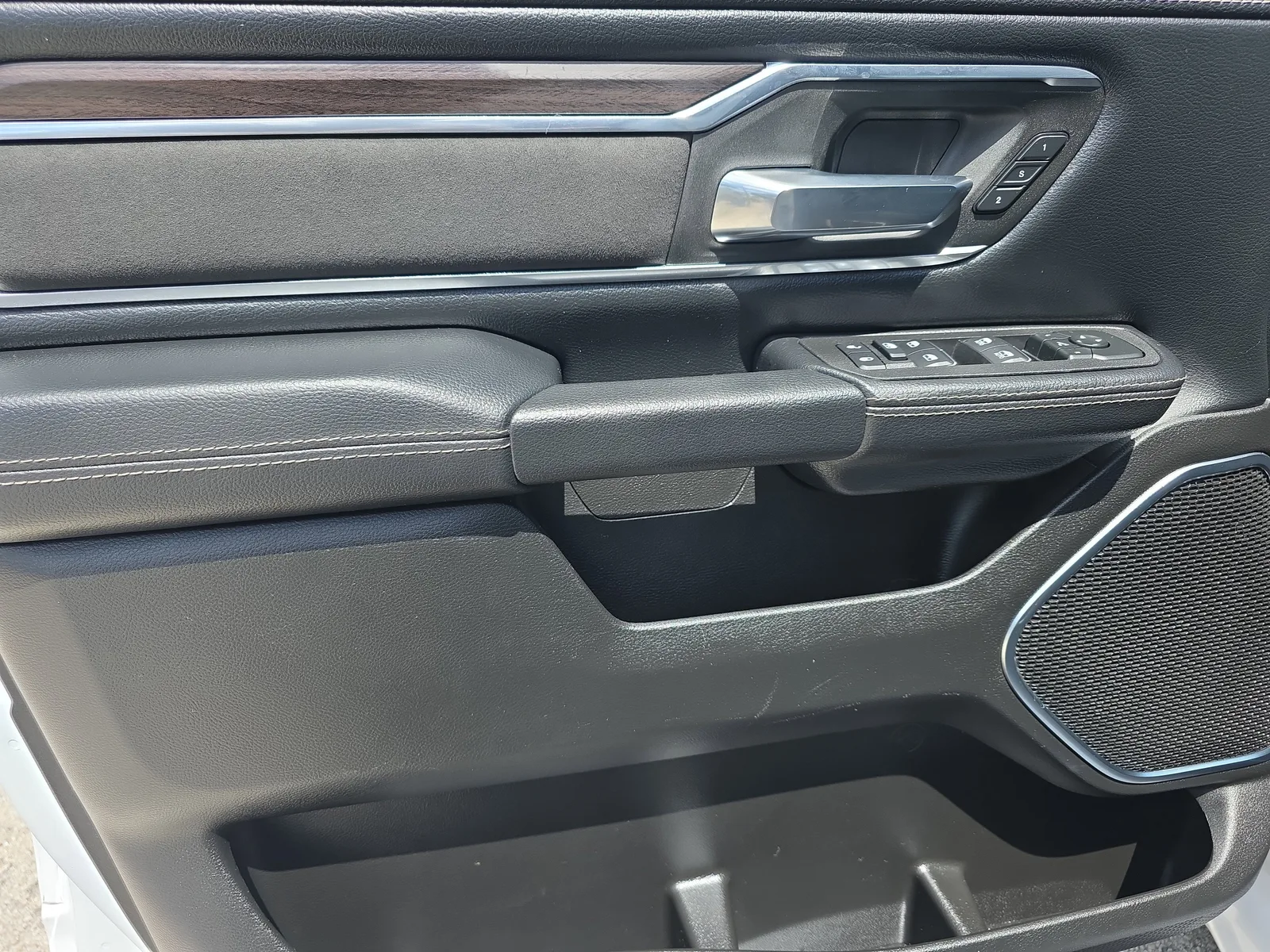 2026 RAM 1500 Laramie photo 22