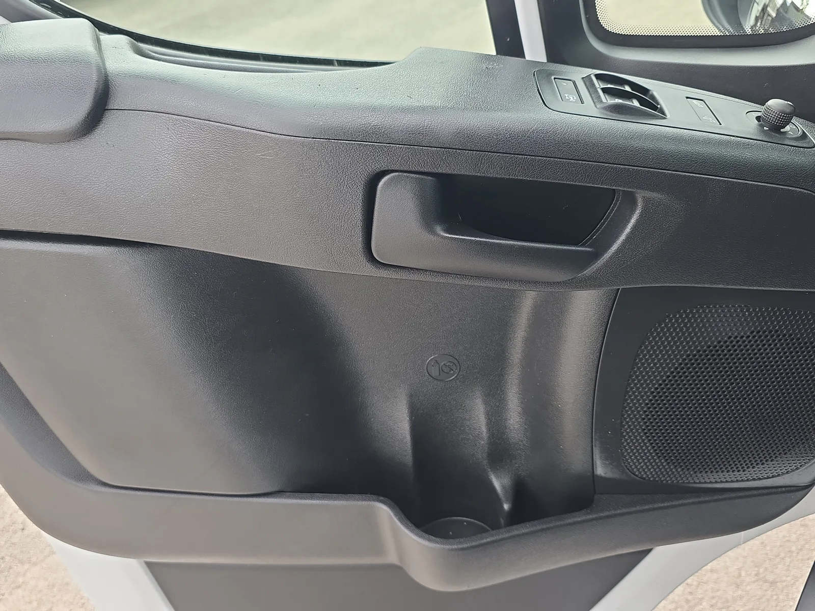 2024 RAM ProMaster Cargo Van Tradesman photo 21