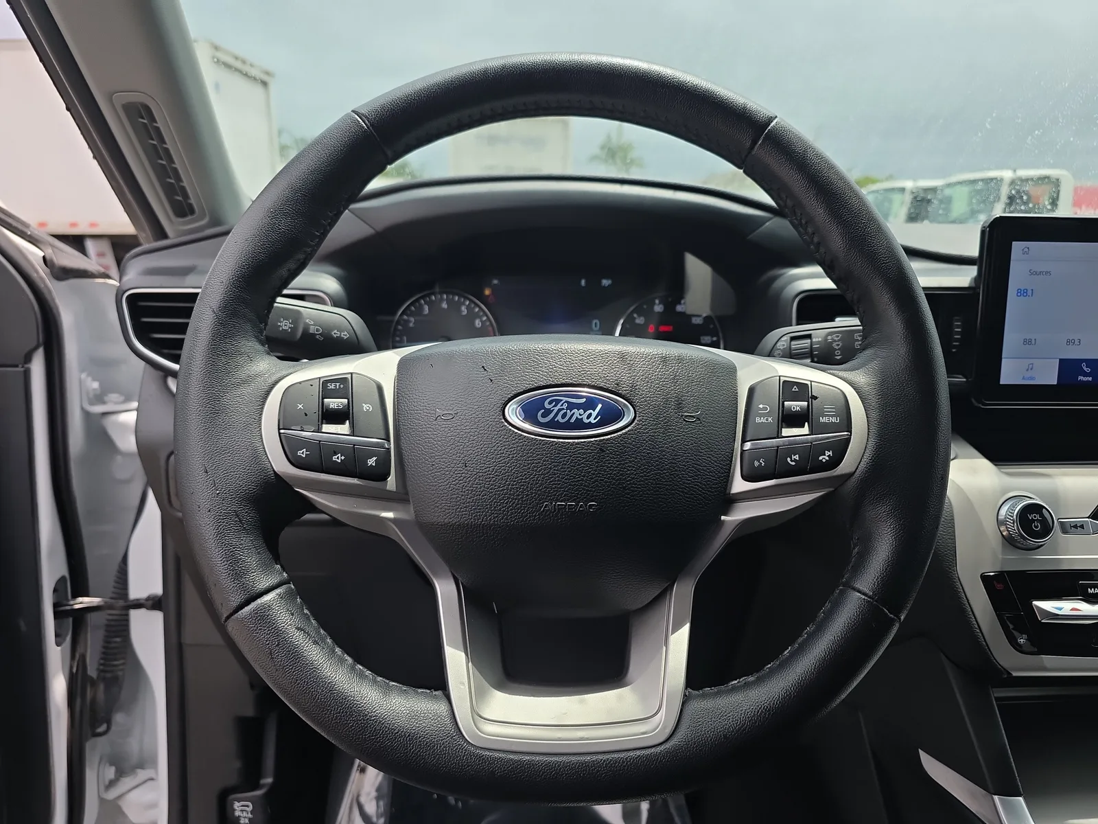 2024 Ford Explorer XLT photo 27