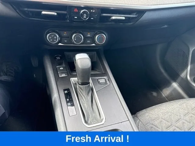 2025 Nissan Kicks SV photo 8