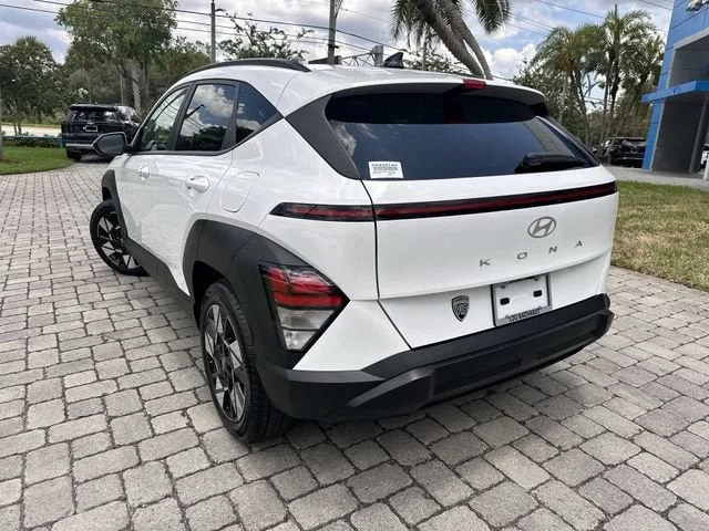 2025 Hyundai Kona SEL photo 12