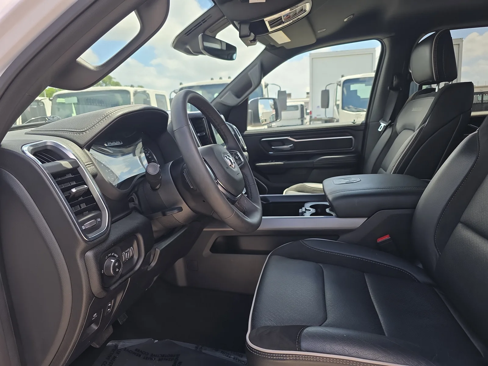 2026 RAM 1500 Laramie photo 25