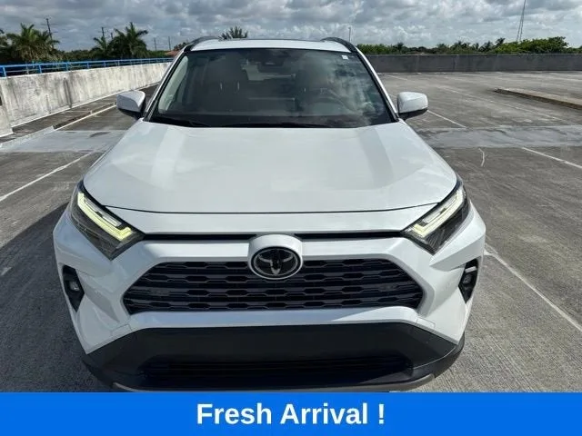 2023 Toyota RAV4 Limited photo 16