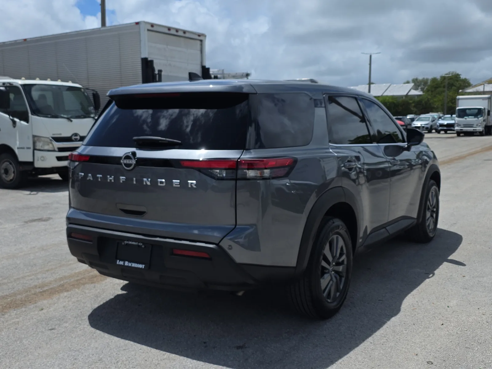 2024 Nissan Pathfinder S photo 7