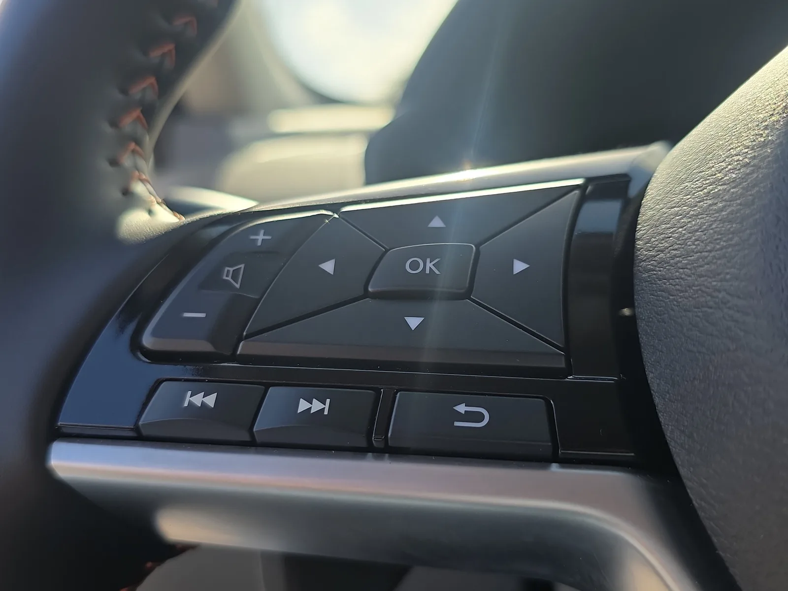 2025 Nissan Altima SR photo 32