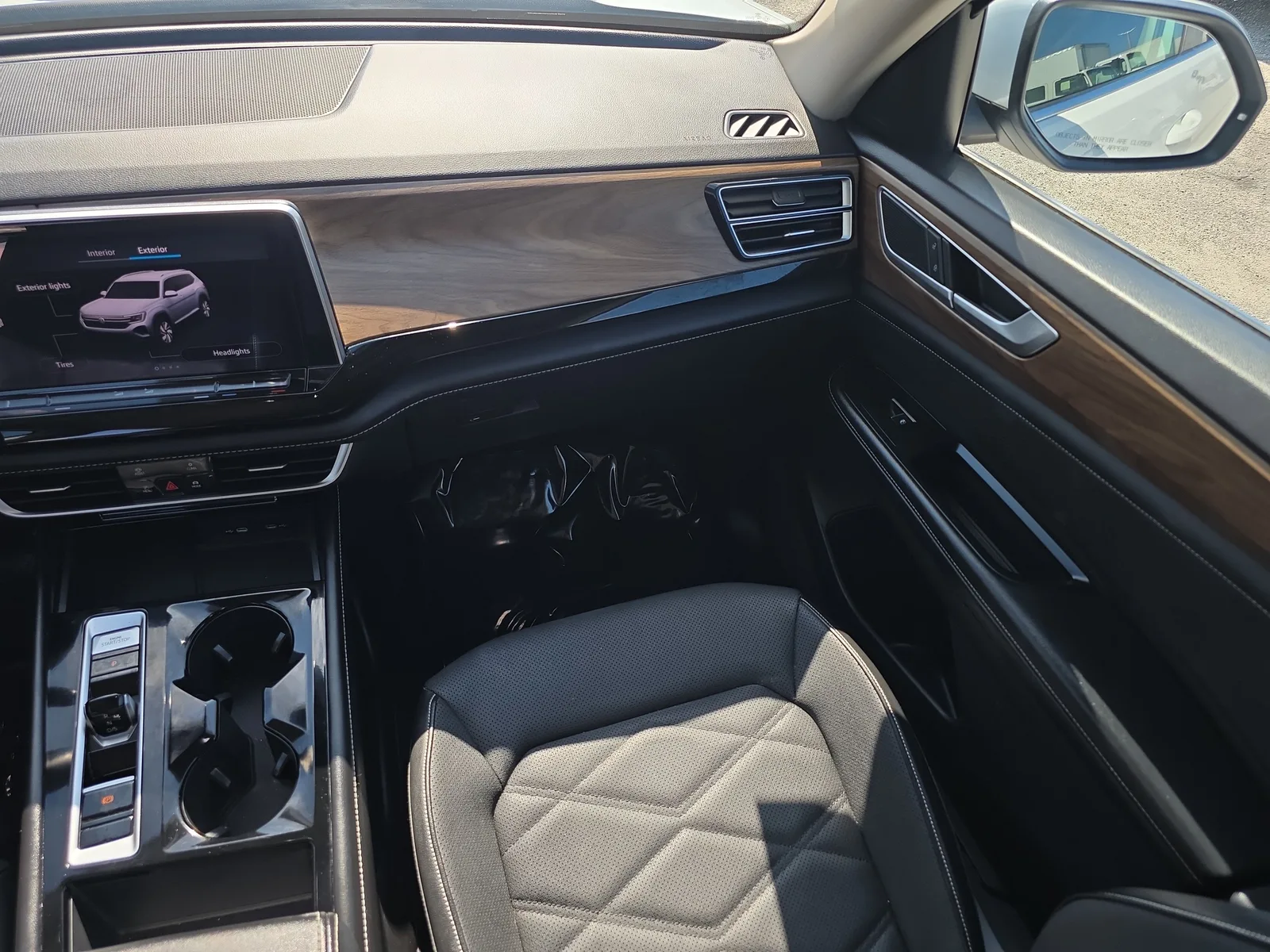 2024 Volkswagen Atlas 2.0T SE w/Technology photo 20